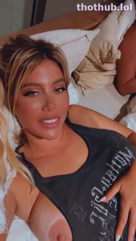 Wanda Nara Showing Boobs In Bedroom